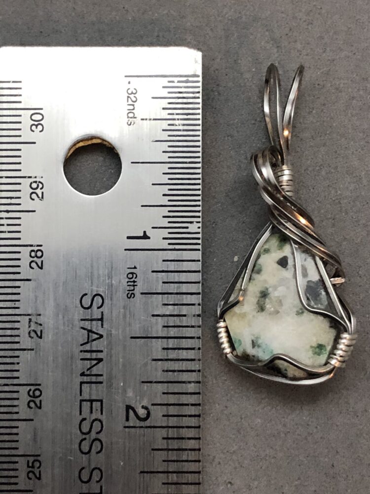 nc emerald stone pendant