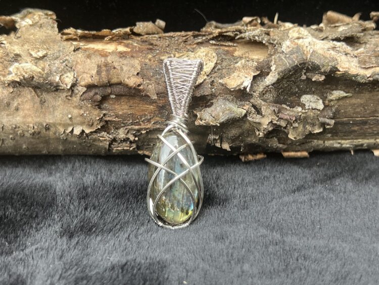 Labradorite pendant